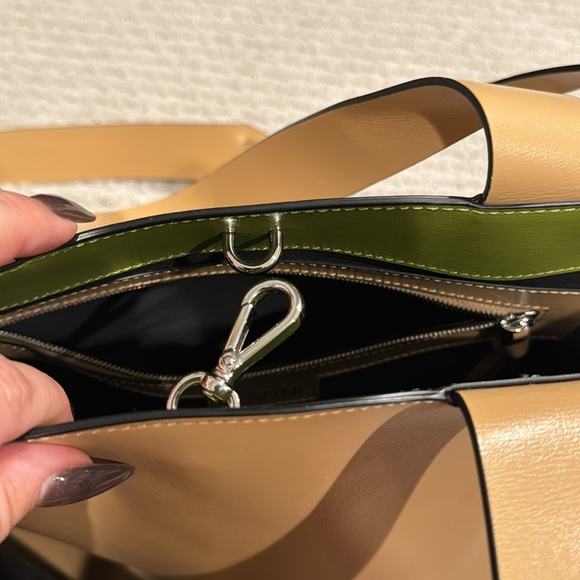 ๐ฉ๐ปโ๐ป Ganni Extra Wide Banner Tote - Picture 5 of 6